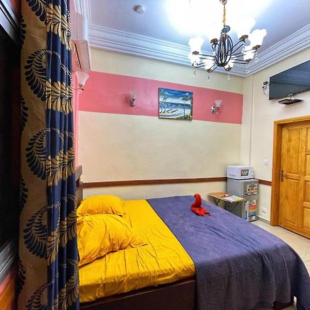 Chambre Meublee Biyem Assi Tkc Yaoundé Exterior foto
