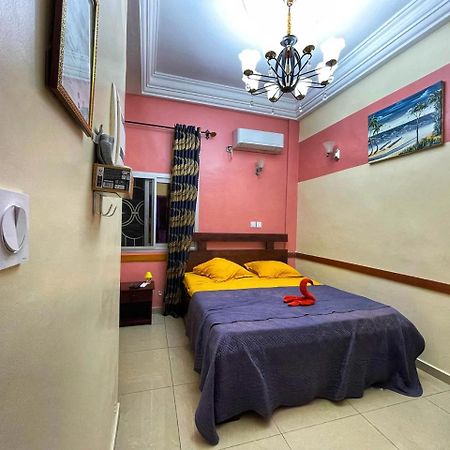 Chambre Meublee Biyem Assi Tkc Yaoundé Exterior foto