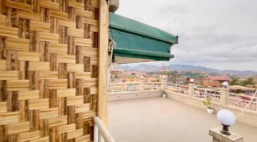 Chambre Meublee Biyem Assi Tkc Yaoundé Exterior foto