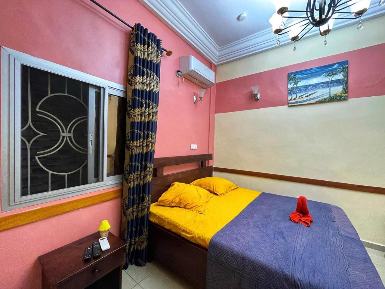 Chambre Meublee Biyem Assi Tkc Yaoundé Exterior foto
