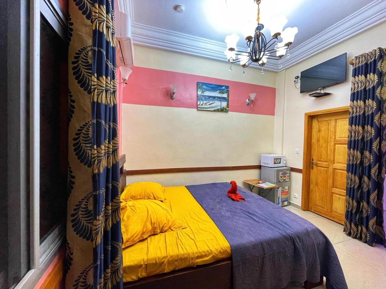 Chambre Meublee Biyem Assi Tkc Yaoundé Exterior foto