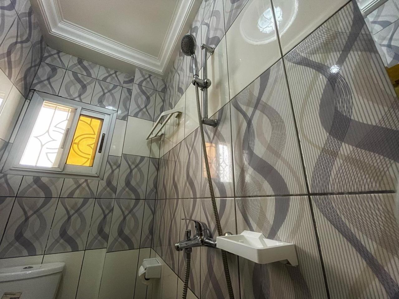 Chambre Meublee Biyem Assi Tkc Yaoundé Exterior foto